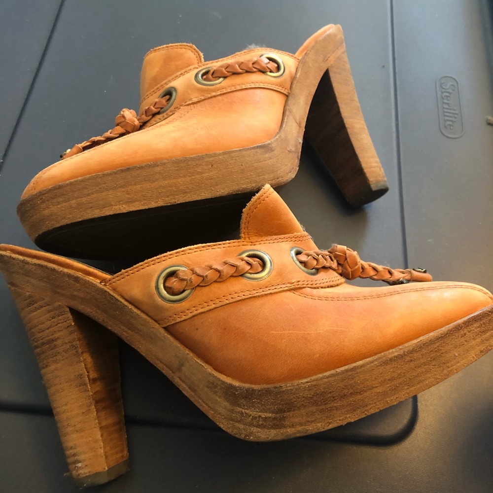 Rust colored comfortable mule heal.